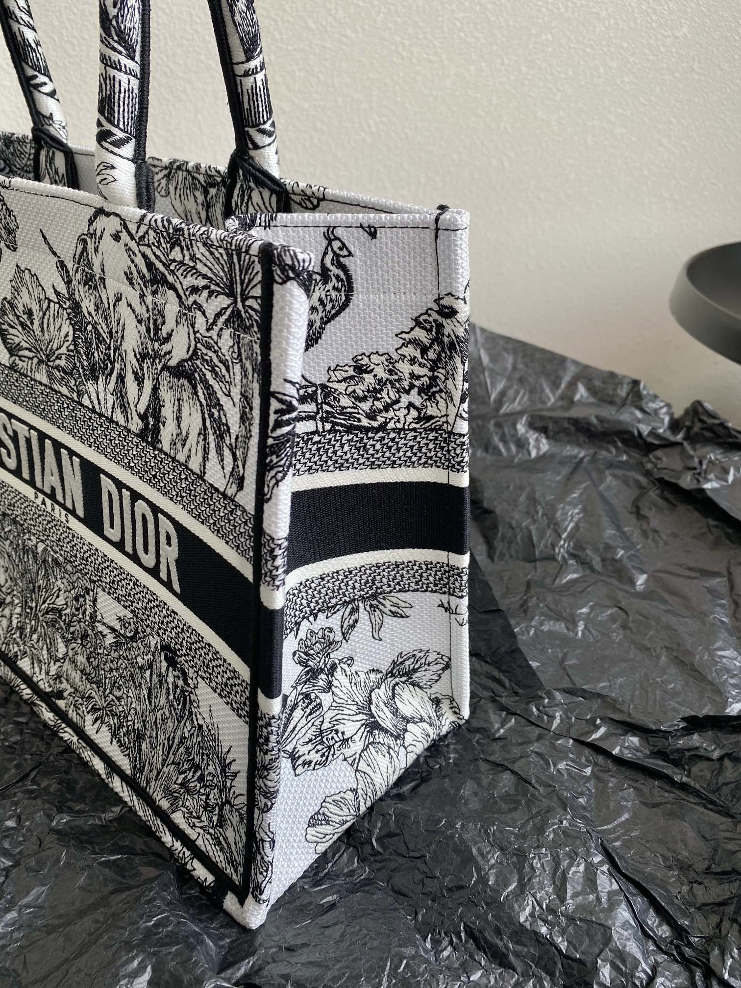 Medium D10r Book Tote