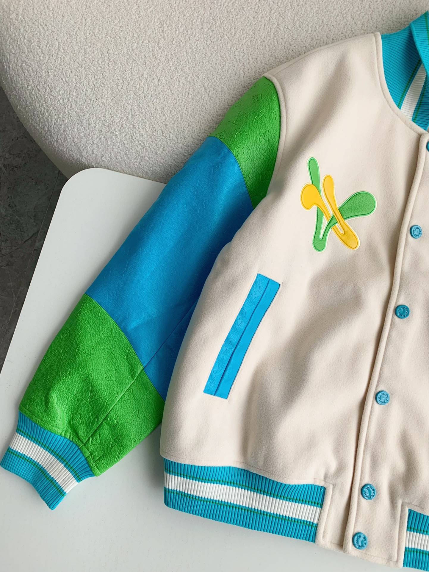 L0vis Vvtt0n  Jackets