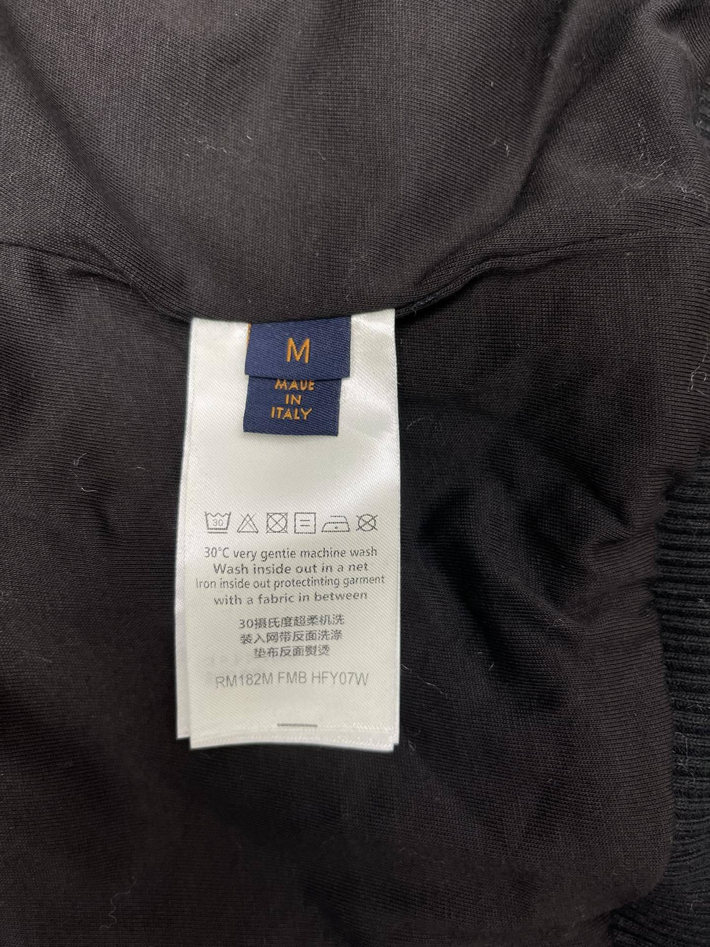 L0vis Vvtt0n  X  Yayoi Kusama collaboration belted jacket