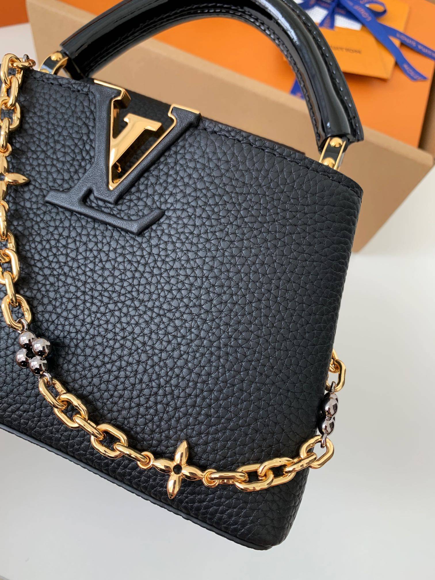 L*V Capucines mini frame M80239 size:21*14*8cm