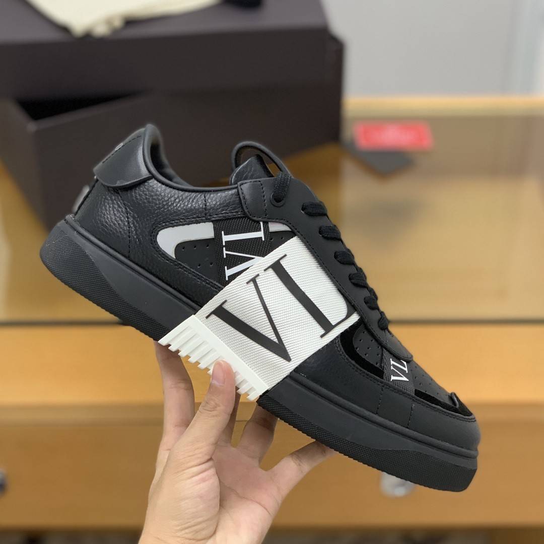Va1e*ntin0 sneakers