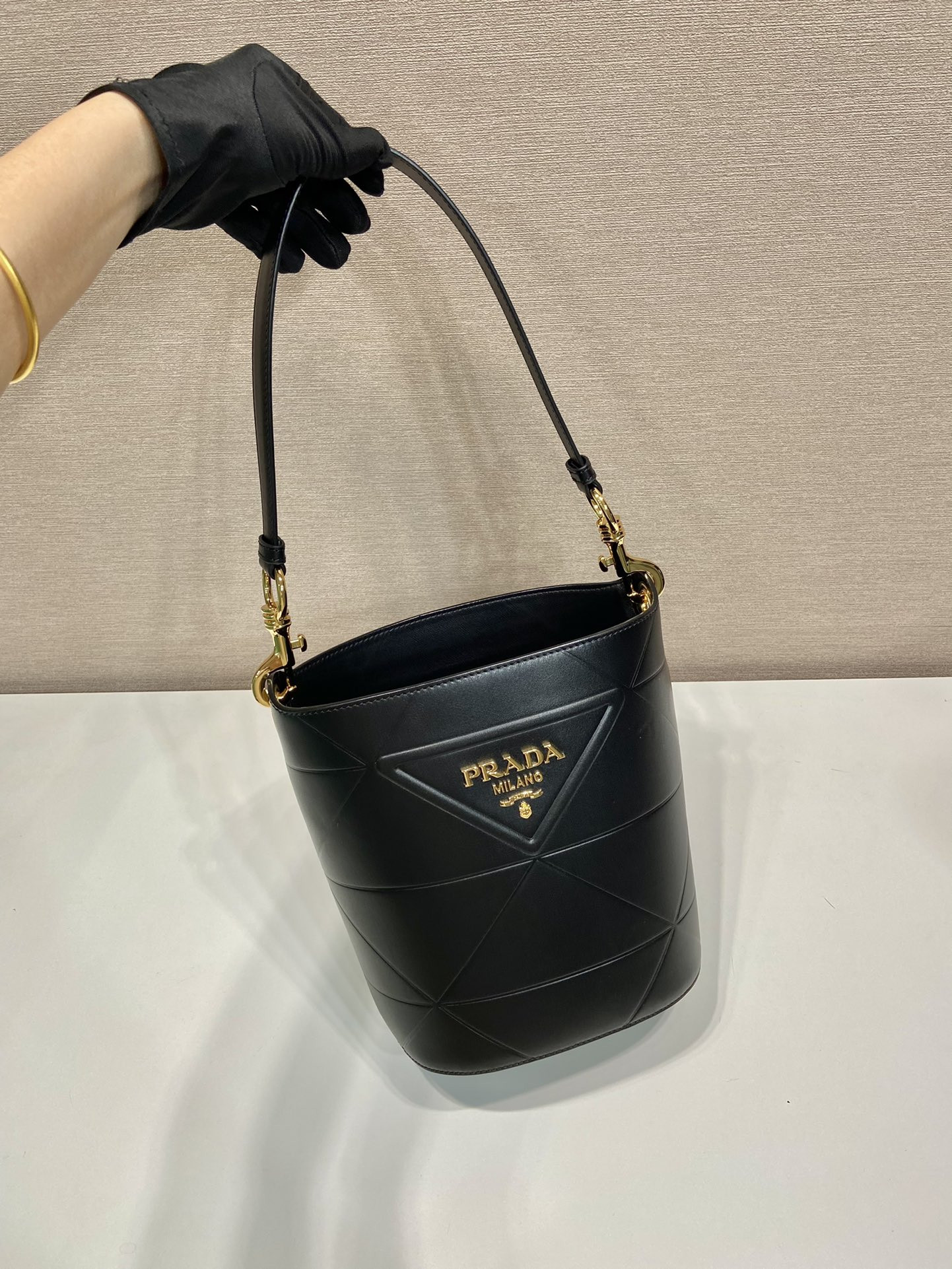 Pra*a Bucket Bag