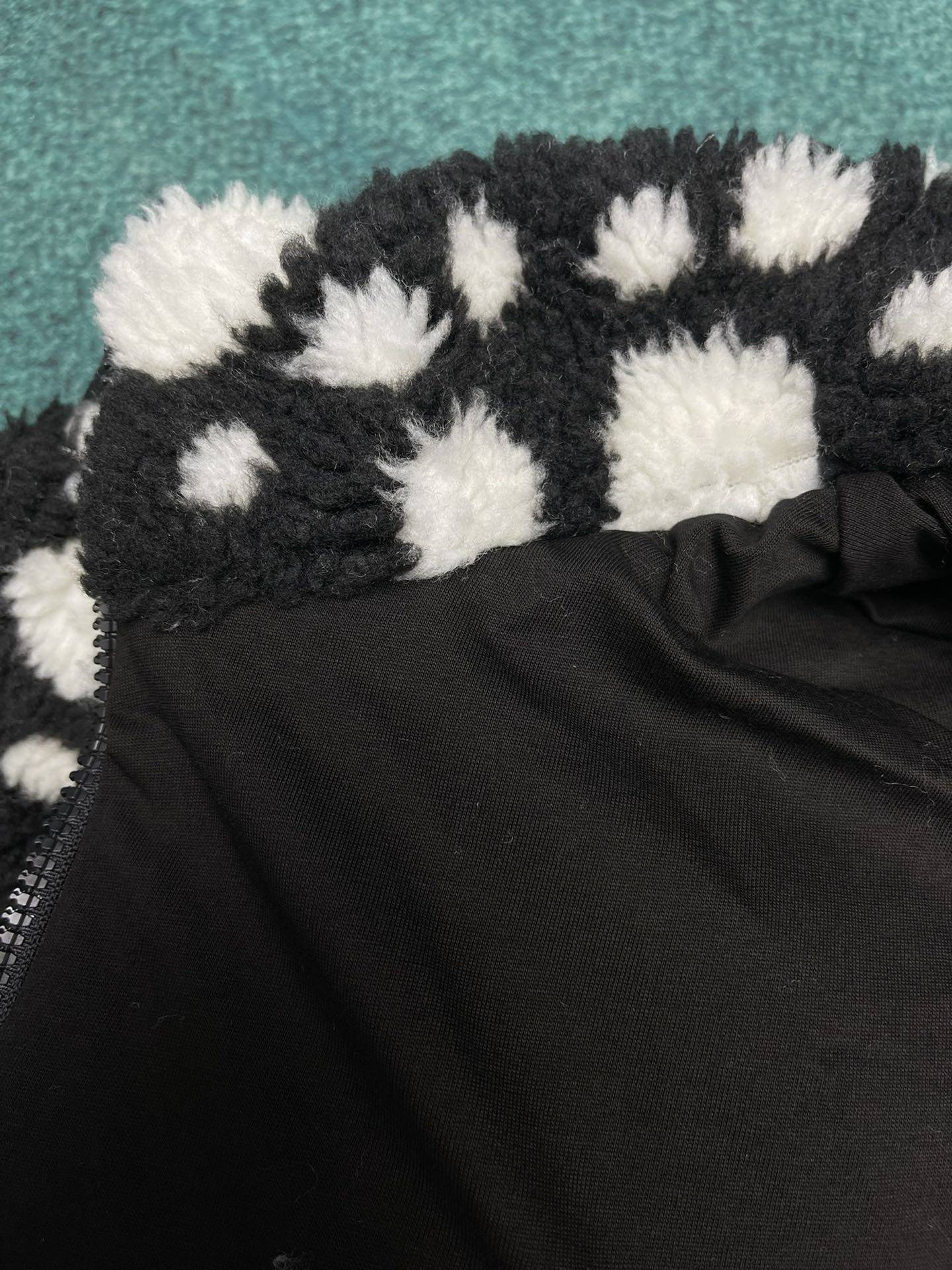 L0vis Vvtt0n  X  Yayoi Kusama collaboration belted jacket