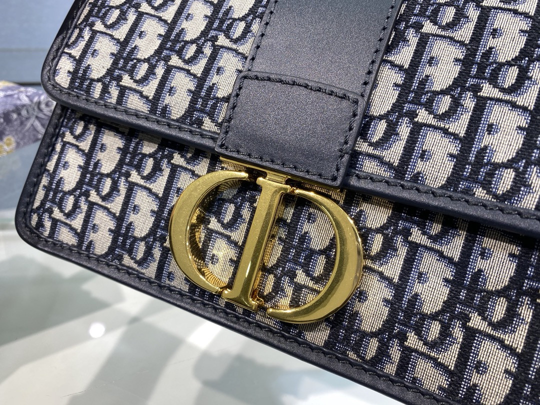 30 Montaigne Chain Bag