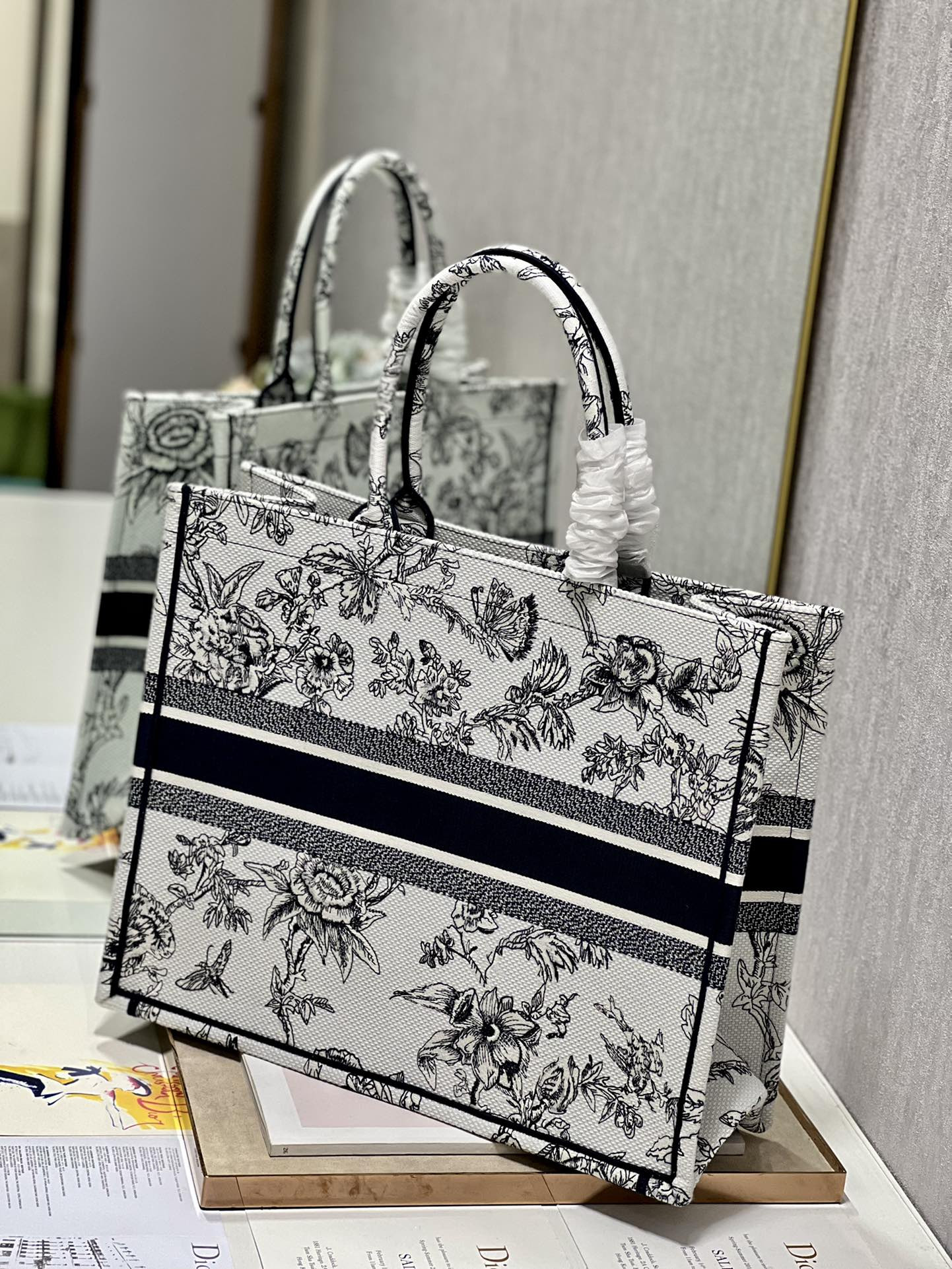 Large D10r Book Tote