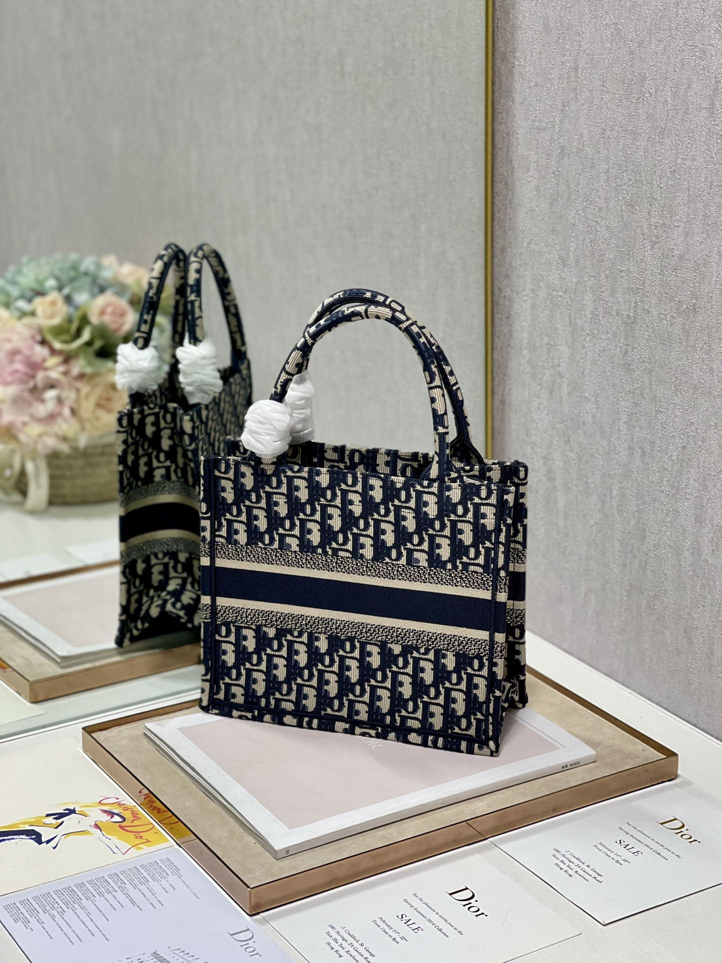 Small D10r Book Tote