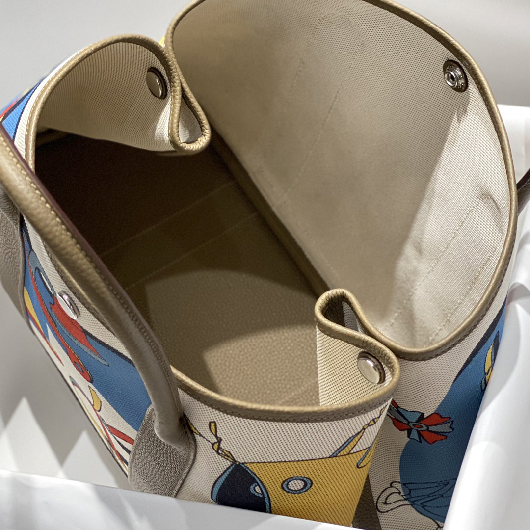 H**me5 painted graffiti French fjord imported original cowhide wax thread sewing master craft painted canvas 36*30cm