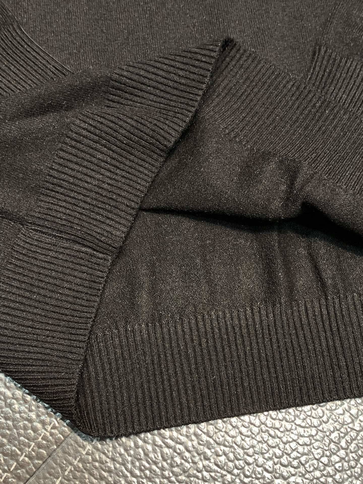 Pra*a casual sweater