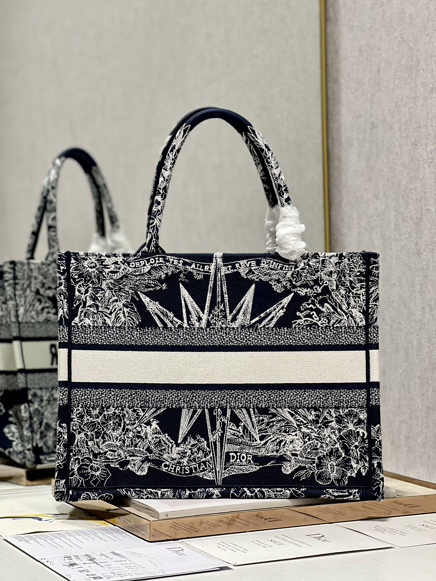 Medium D10r Book Tote