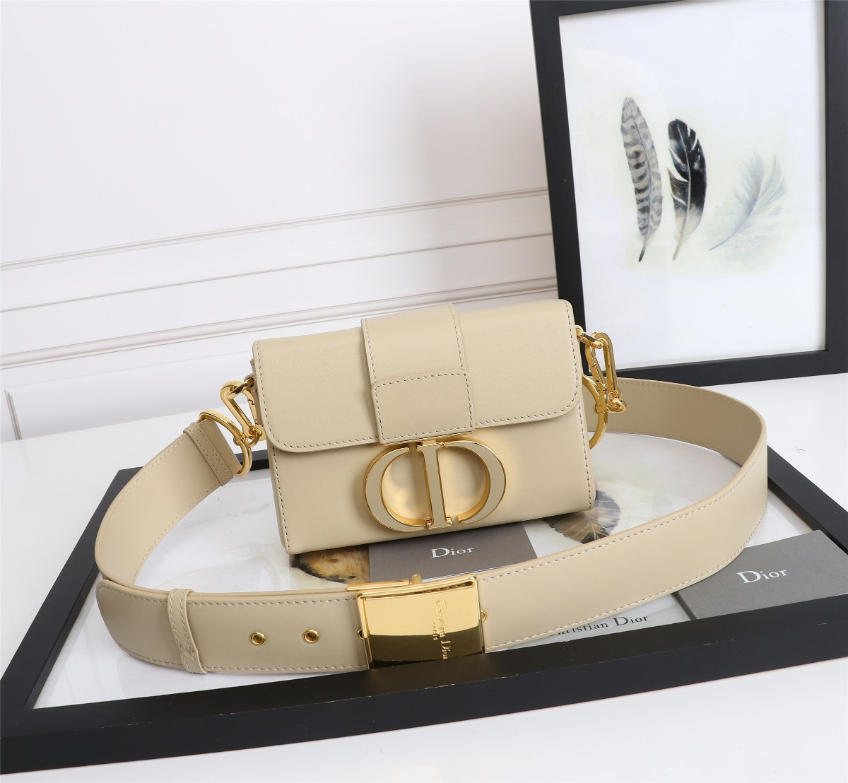 30 Montaigne Box Bag