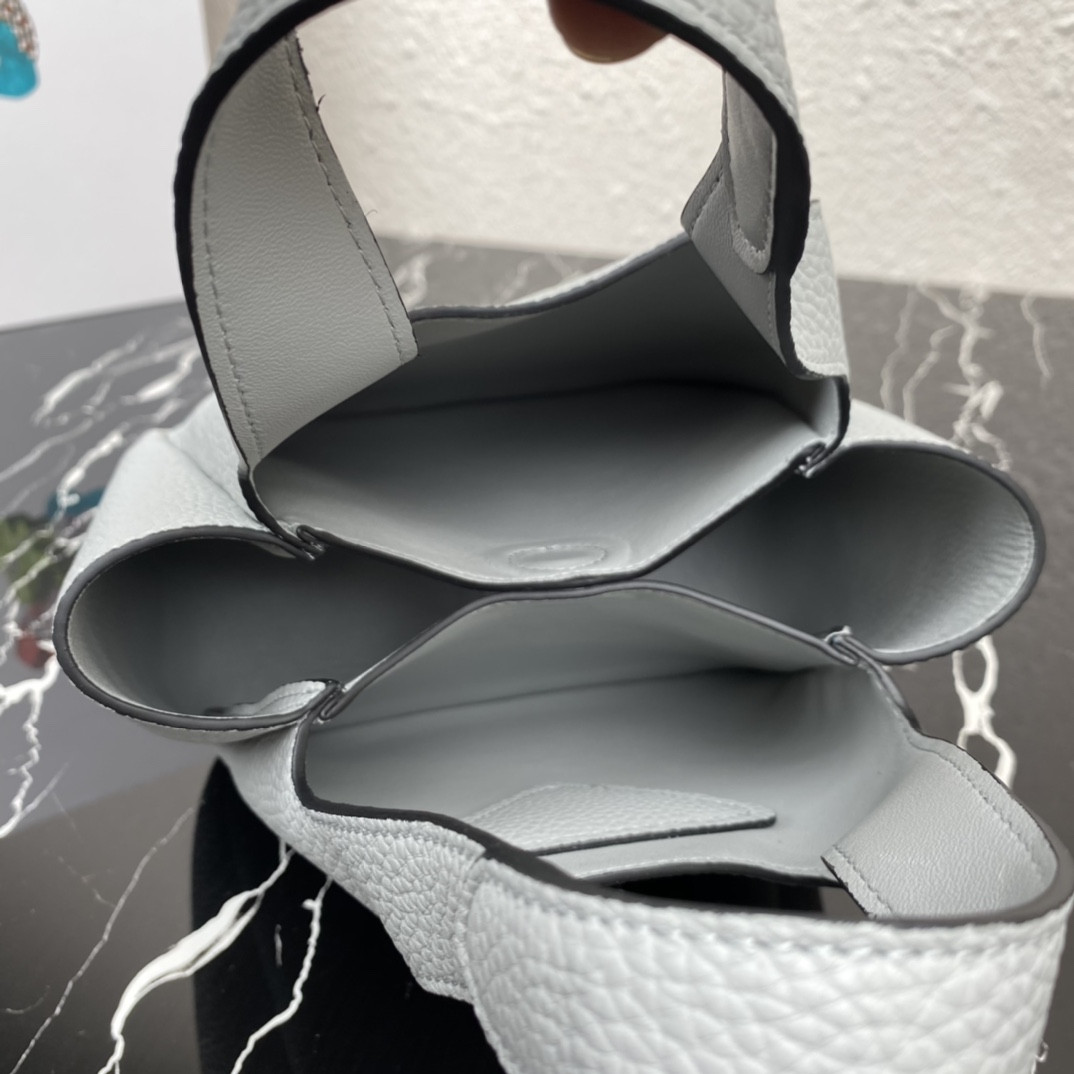 Pra*a Crochet Tote Bag