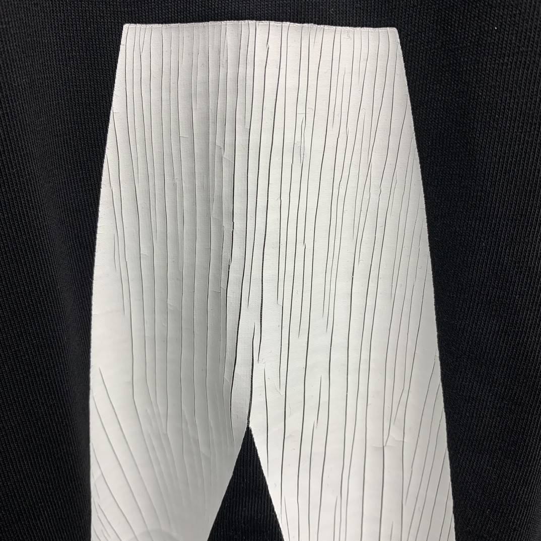 Ba1en*iaga inverted V T-shirt