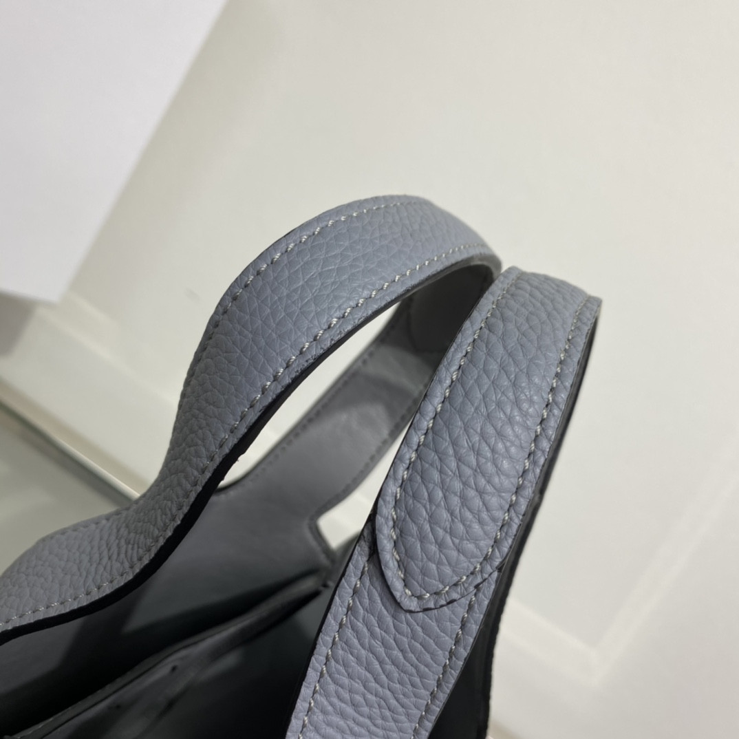 Pra*a Crochet Tote Bag