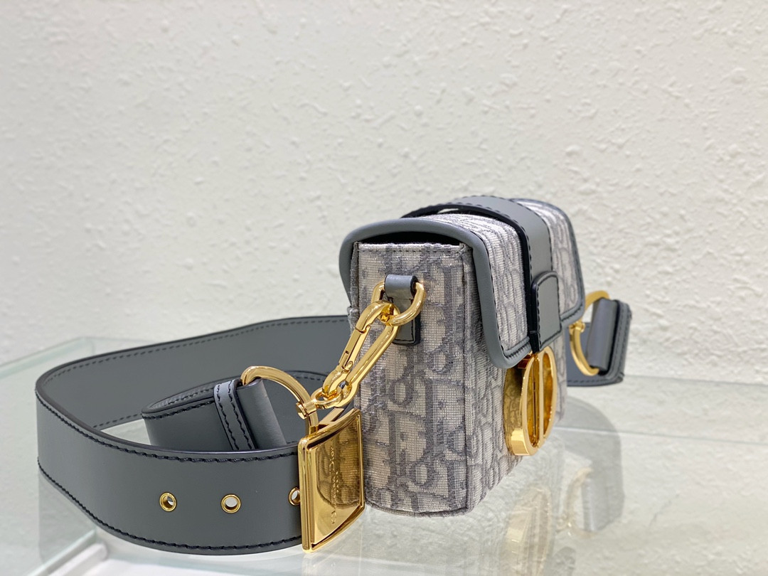 30 Montaigne Box Bag