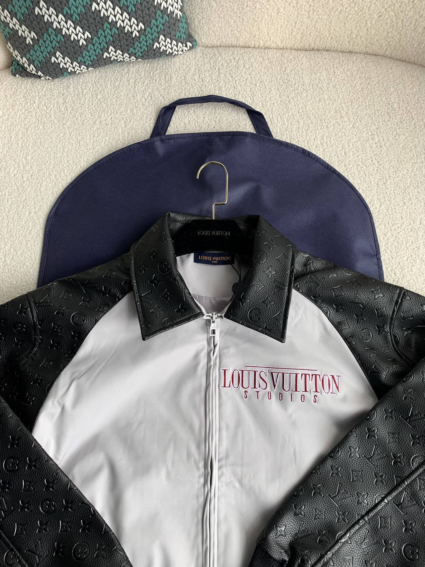 L0vis Vvtt0n  Jackets