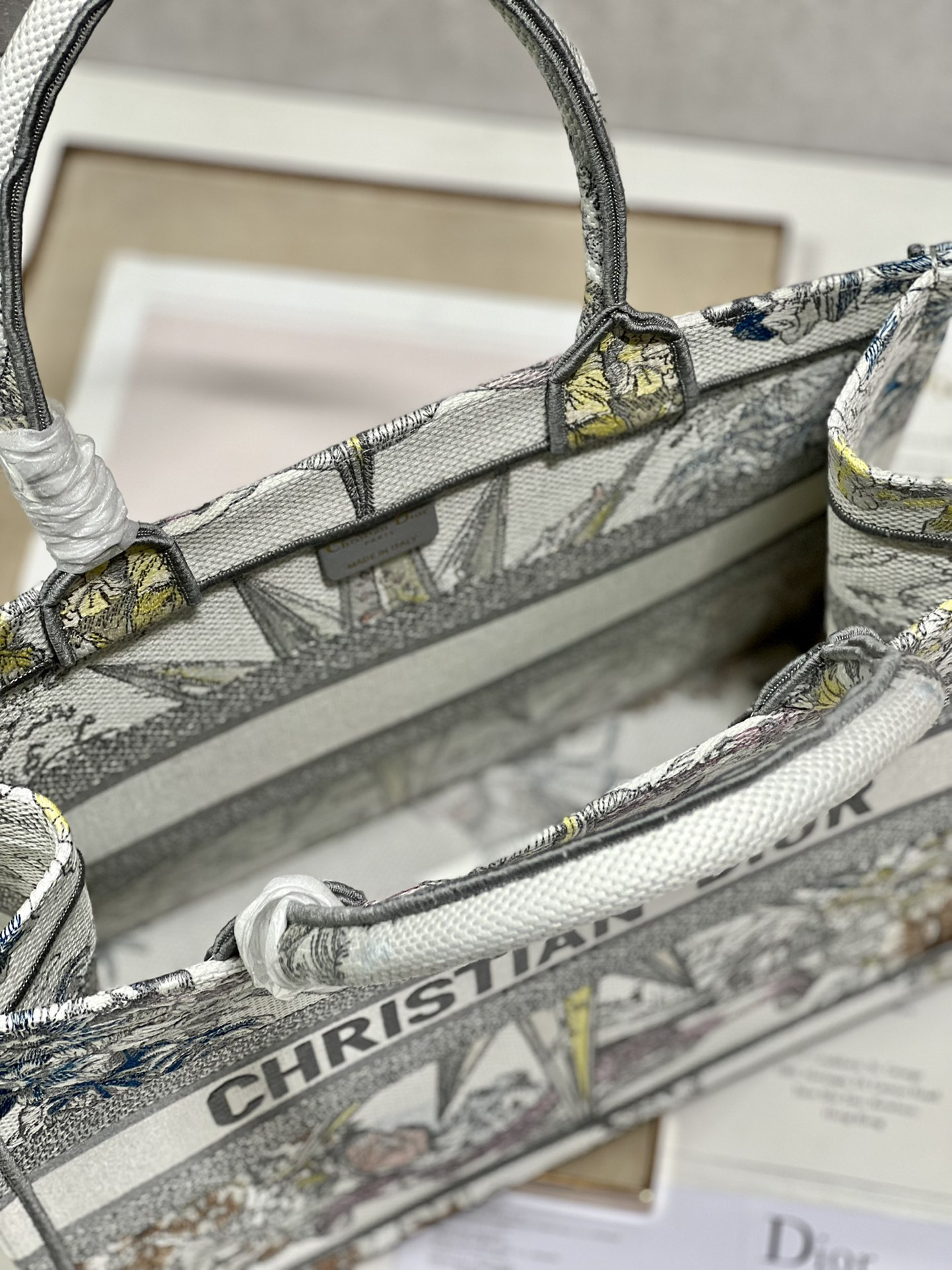 Medium D10r Book Tote