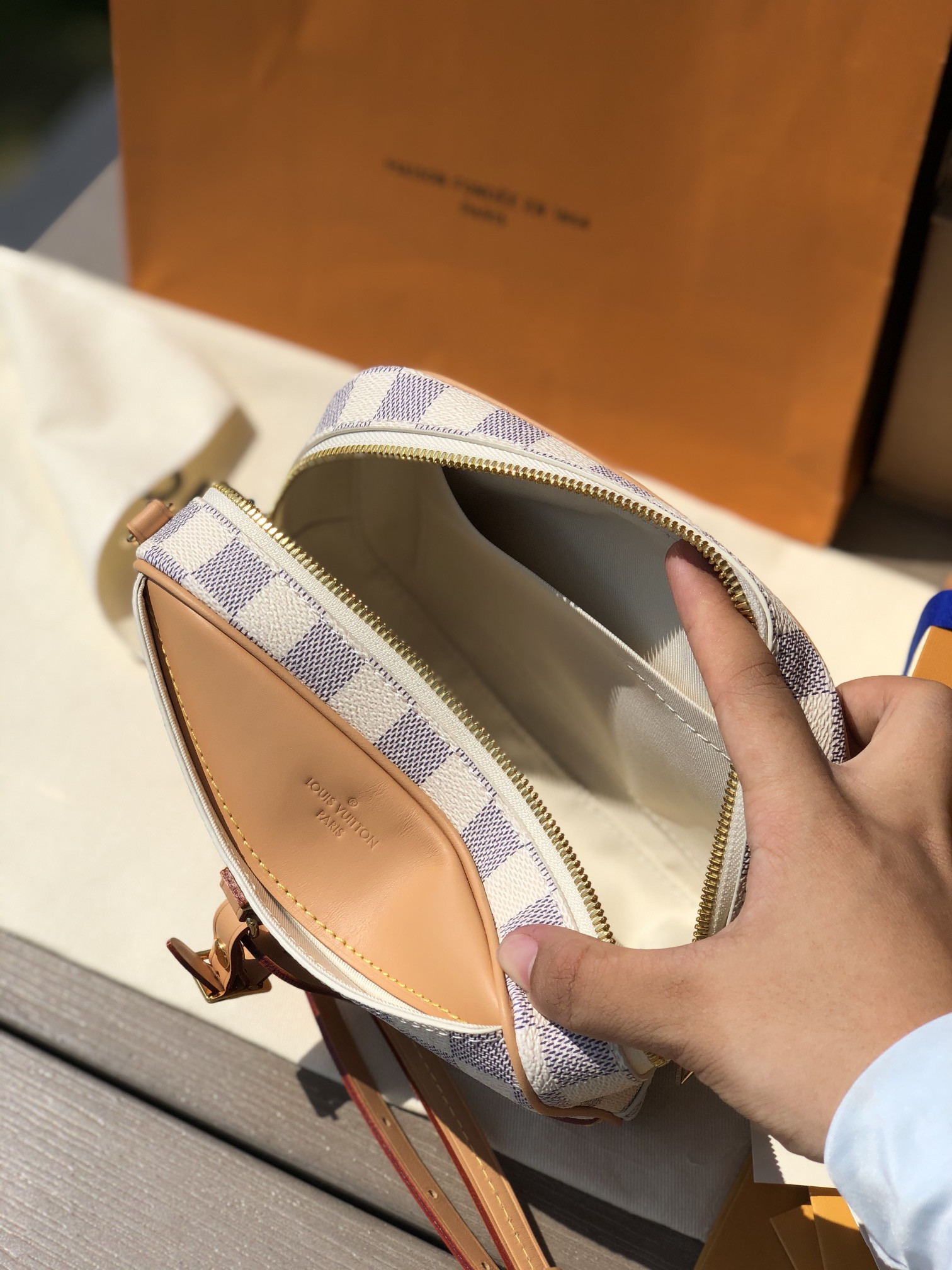 L0vis Vvtt0n Deauville Bag