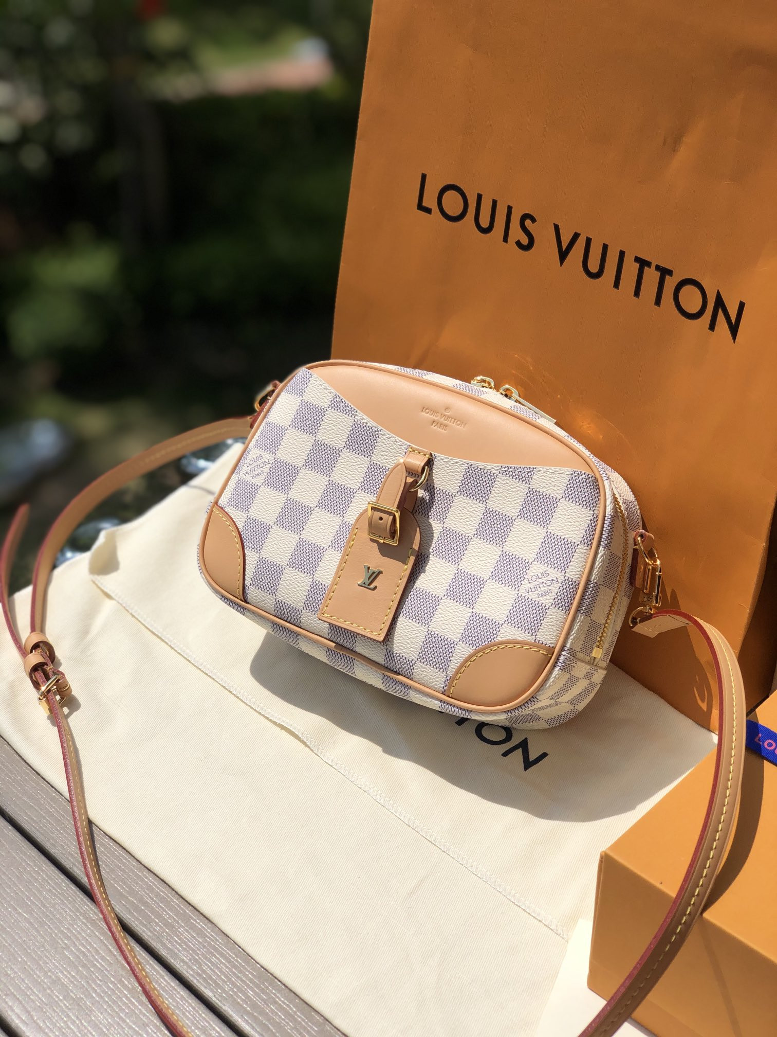 L0vis Vvtt0n Deauville Bag