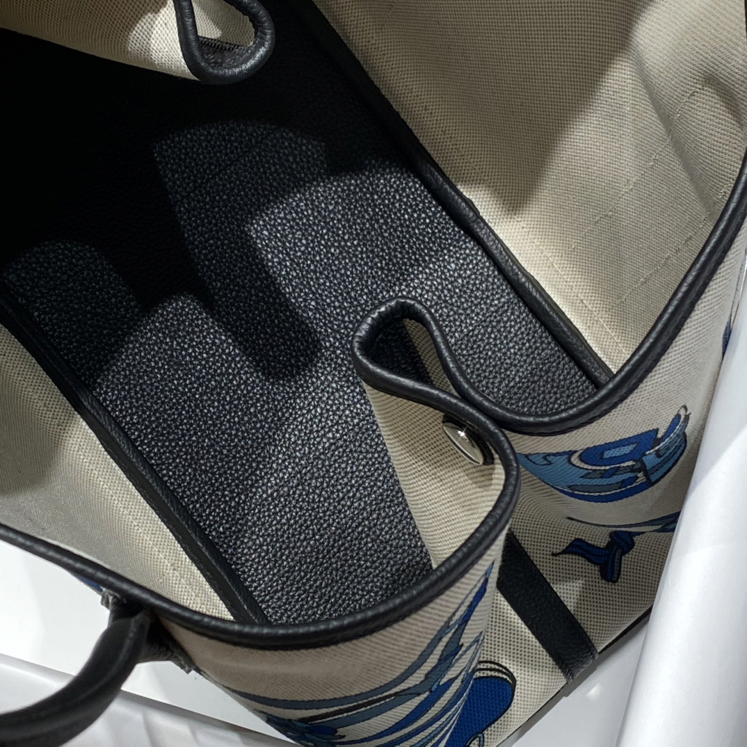 H**me5 painted graffiti French fjord imported original cowhide wax thread sewing master craft painted canvas 36*30cm