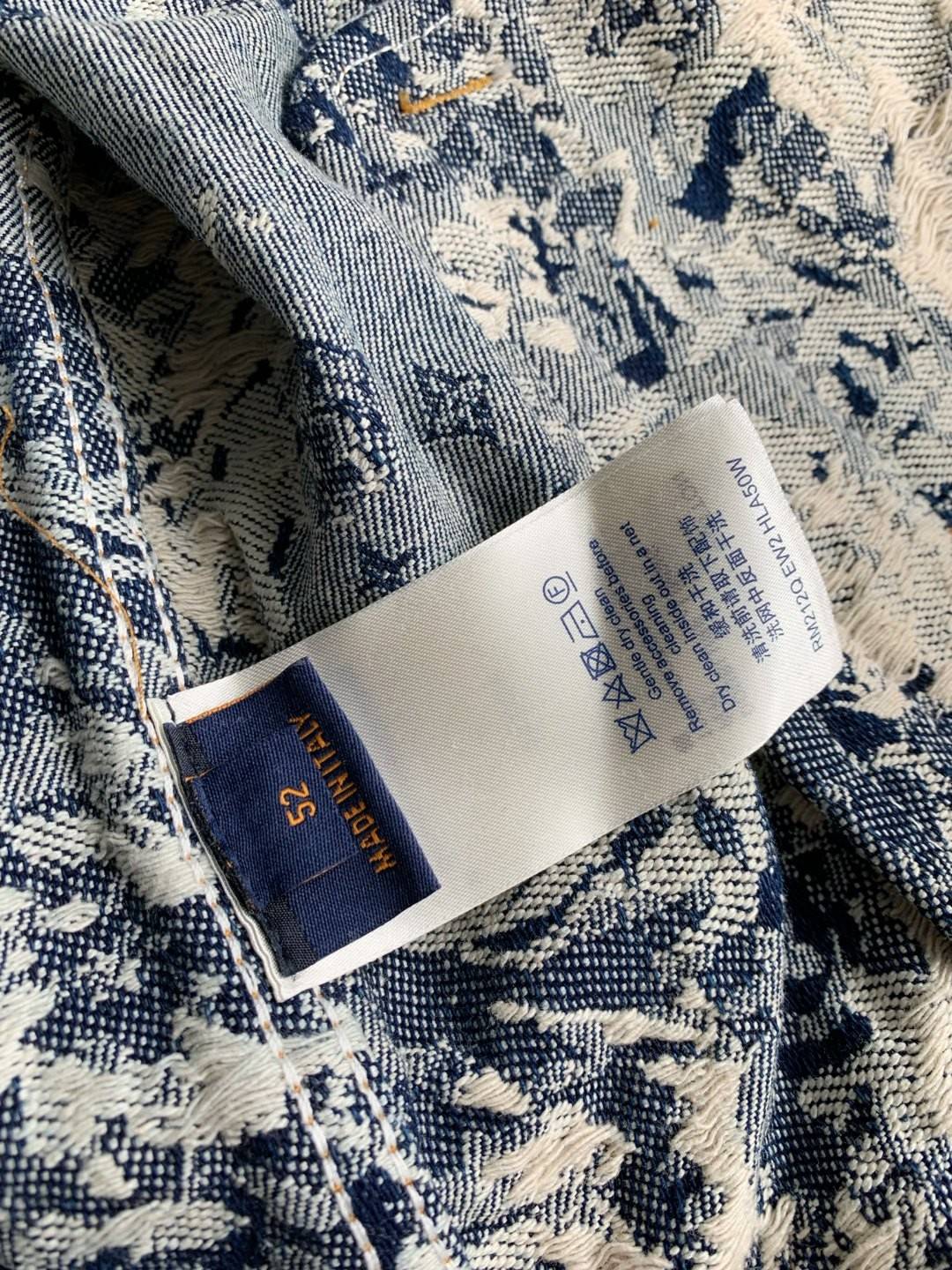 L0vis Vvtt0n Classic Logo printed all over patchwork denim jacket