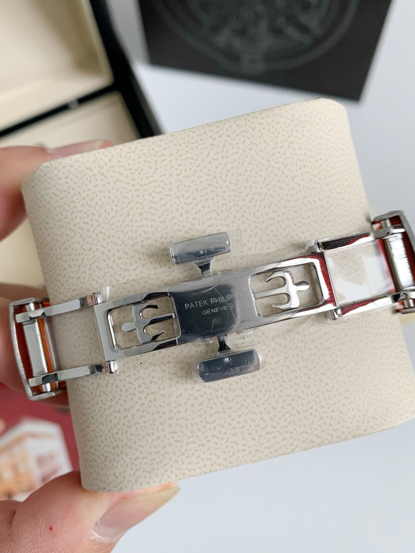 Pat*k Phi1i*pe AQUANAUT Series 120-meter waterproof wristwatc h, 42.2mm