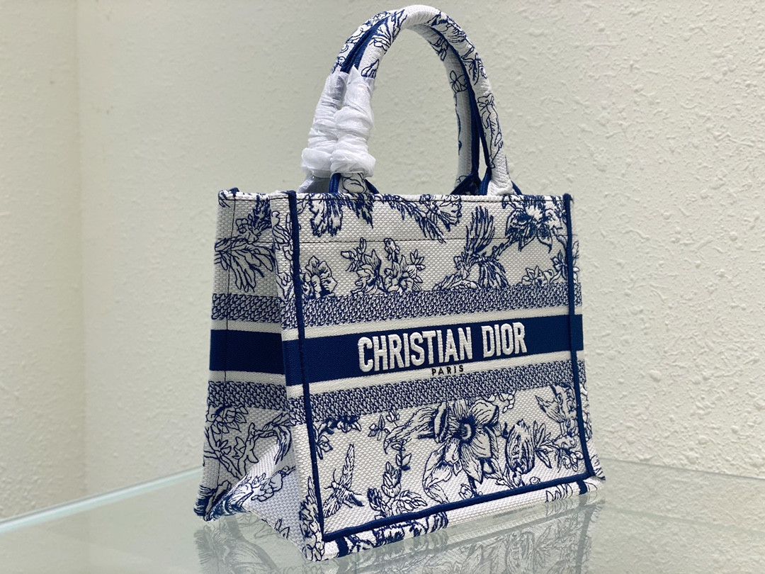 Small D10r Book Tote