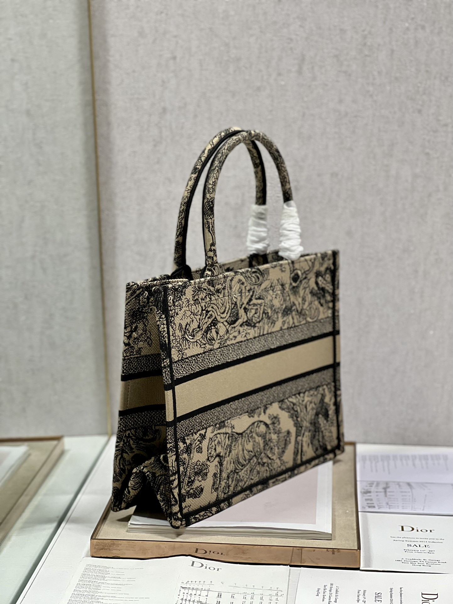 Medium D10r Book Tote