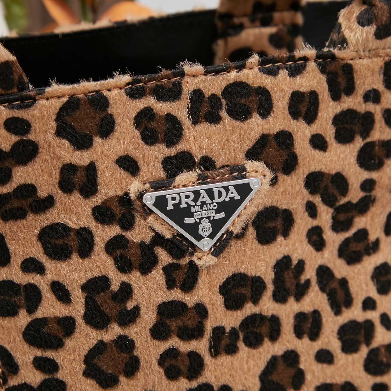 Pra*a adasoftlux leopard killer bag texture is very high-end size 29x20x15, model 2480