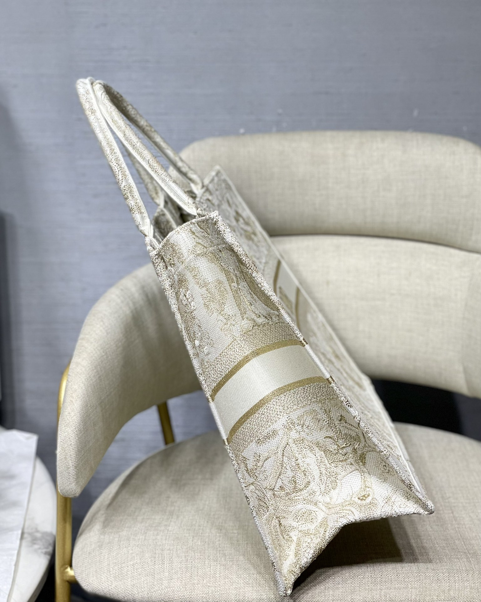 Large D10r Book Tote