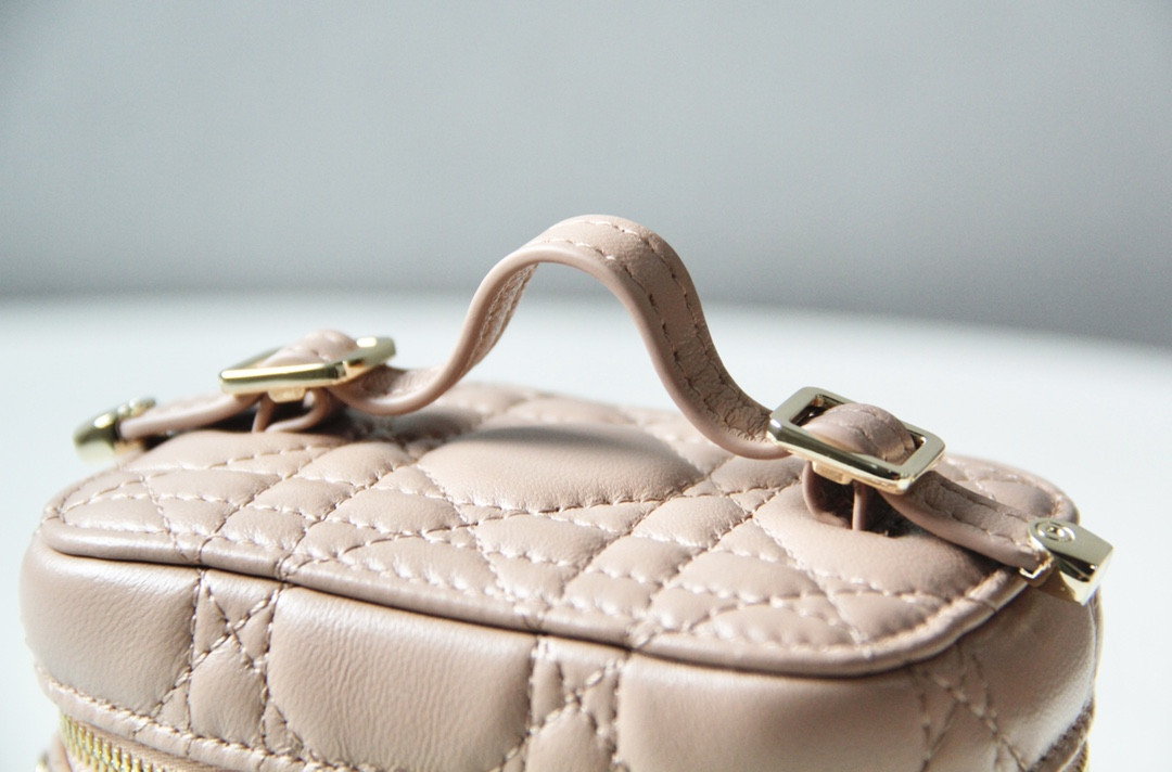 D10r Mini Travel Vanity