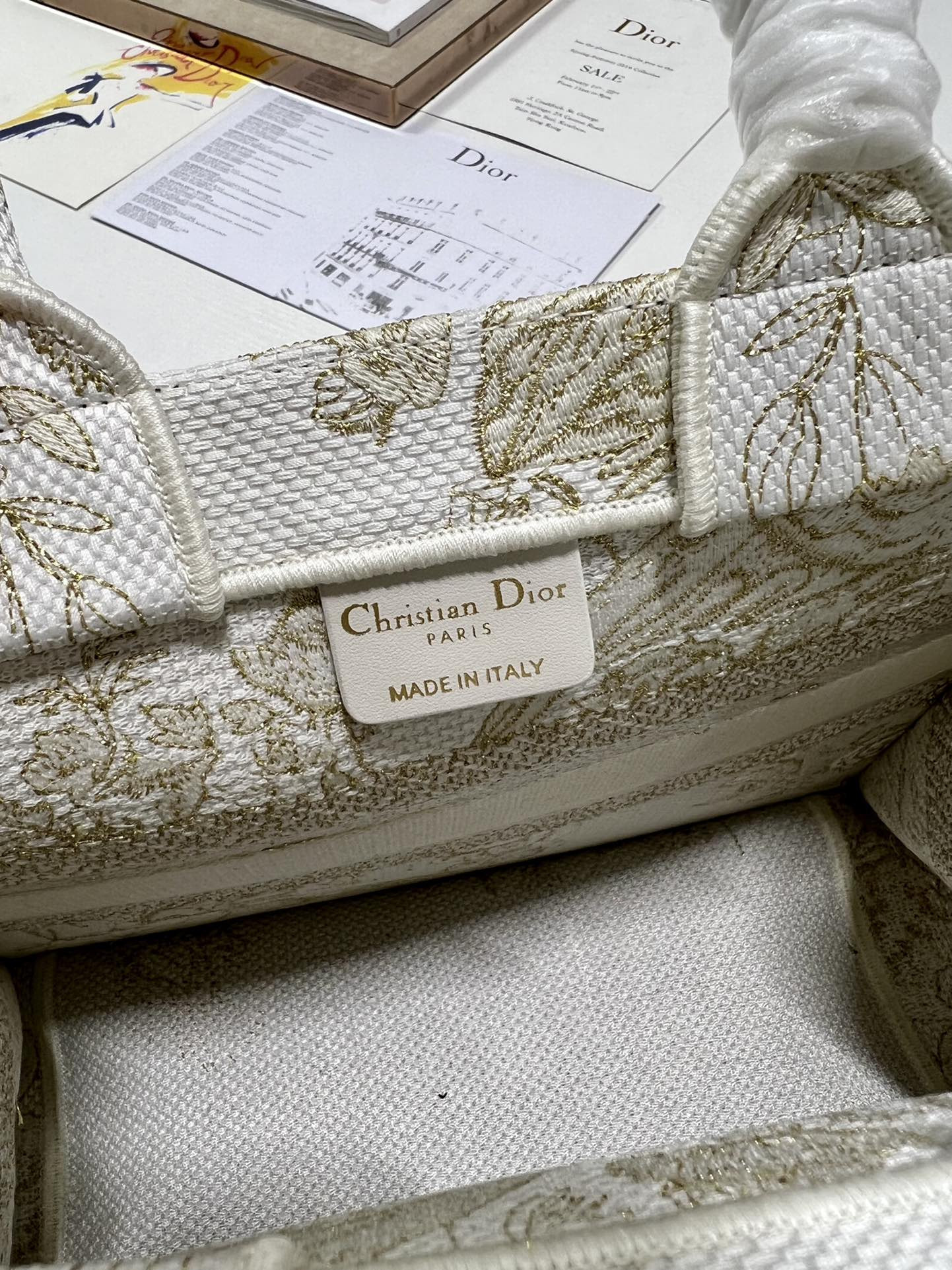 Small D10r Book Tote