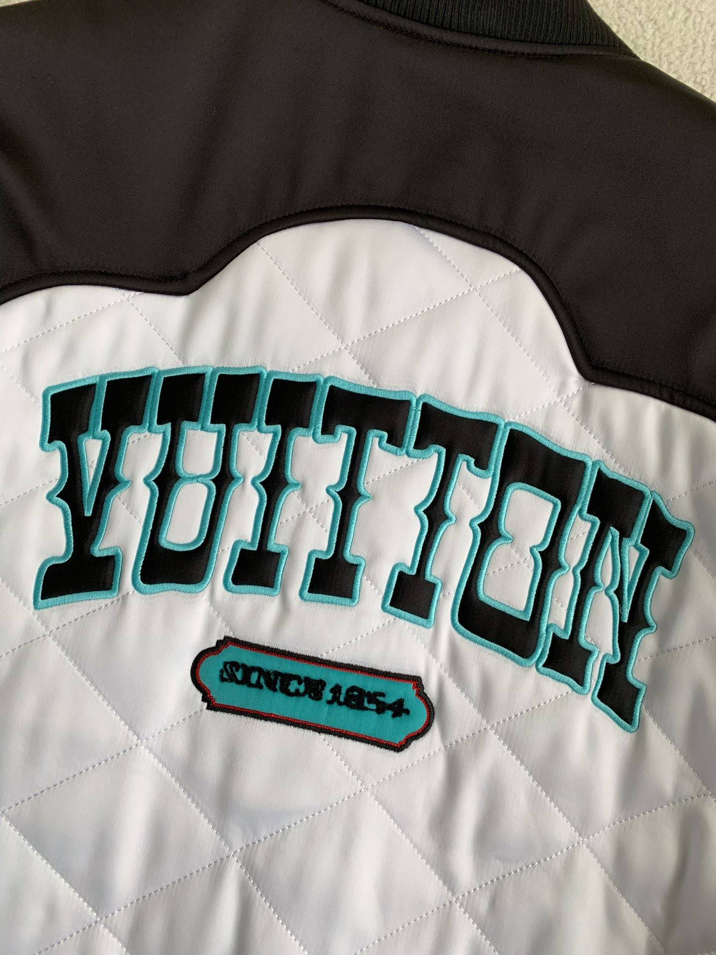 L0vis Vvtt0n  Jackets