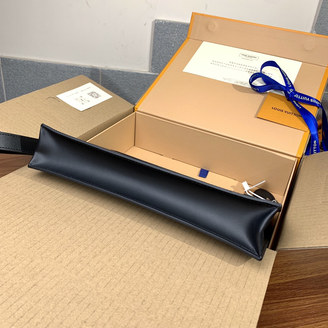 L0vis Vvtt0n Standing Bag