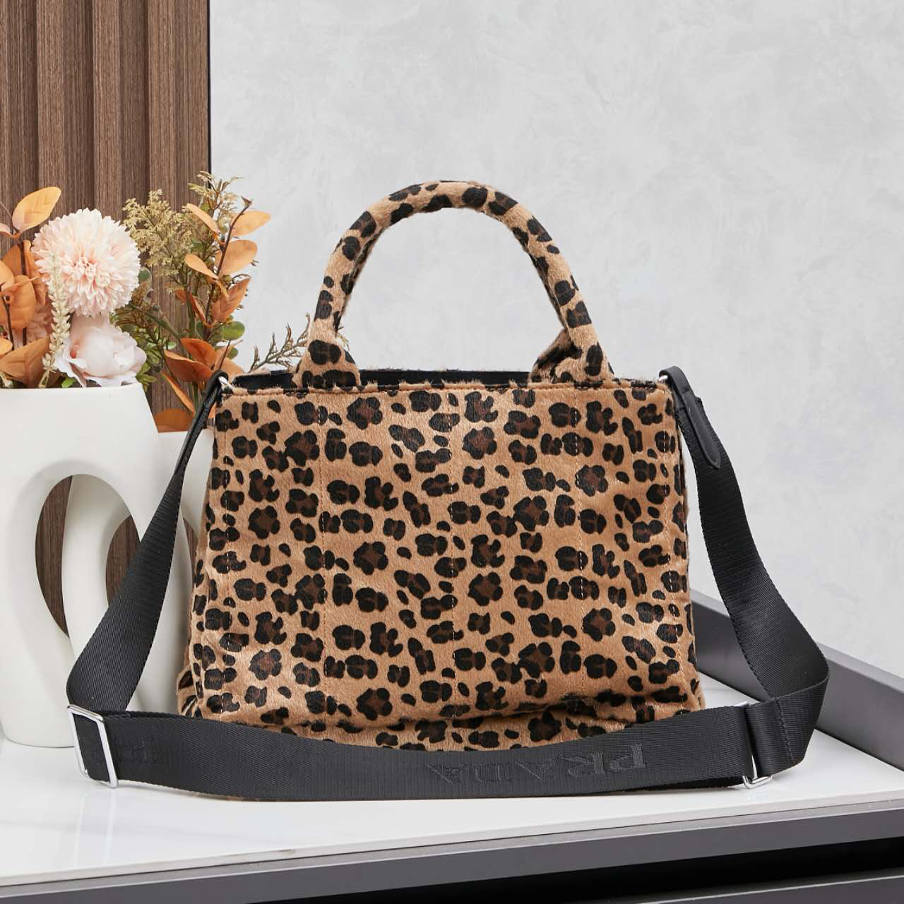 Pra*a adasoftlux leopard killer bag texture is very high-end size 29x20x15, model 2480