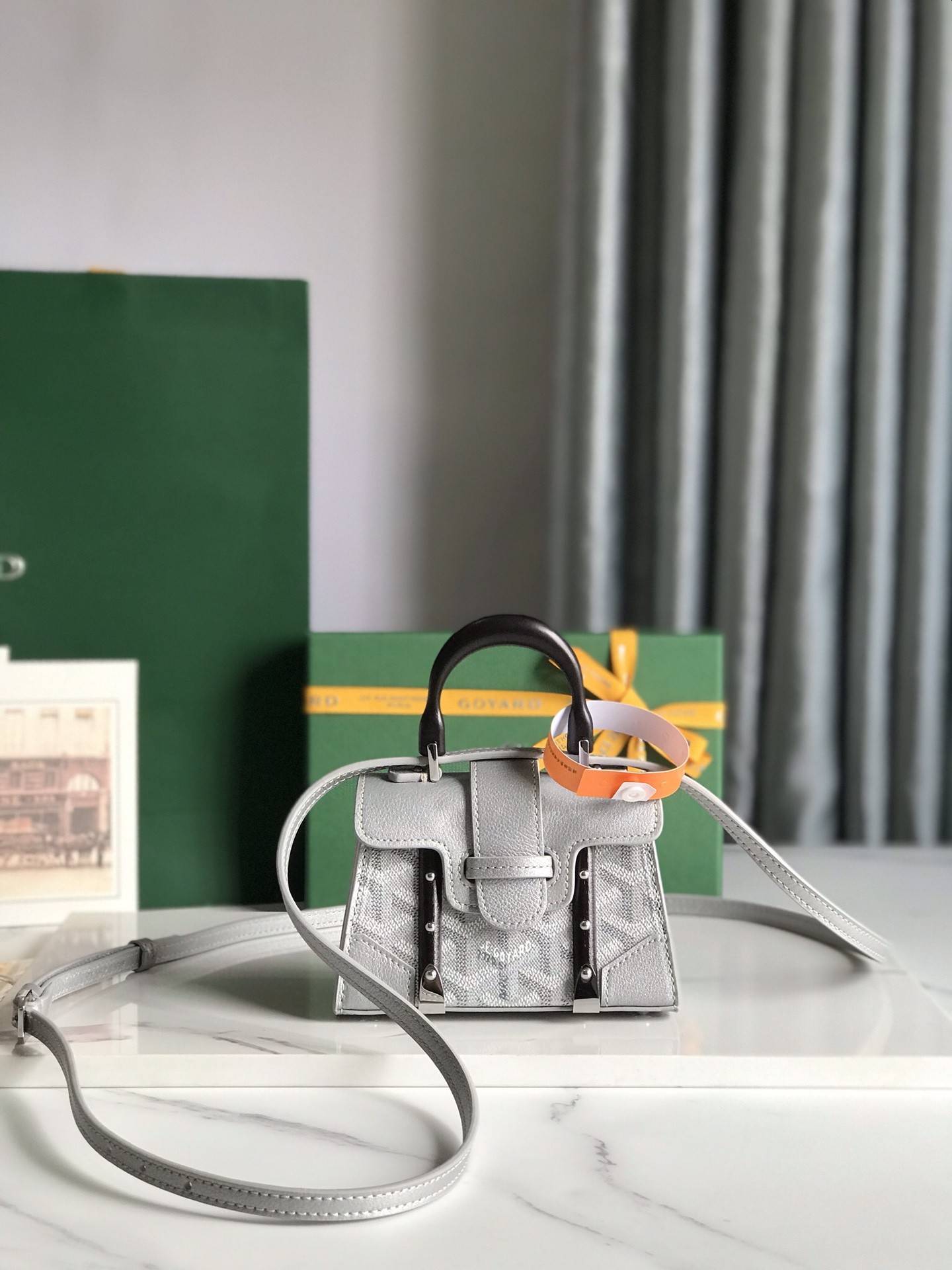 G09ard Sa?gon nano bag, top quality! Size: 14.5 * 11.5 * 7.5cm