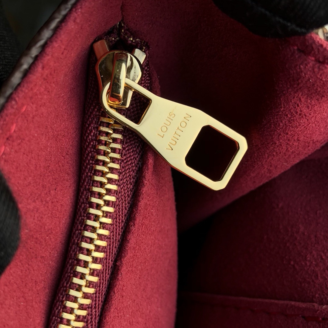 L0vis Vvtt0n Saint Placide Chain Bag