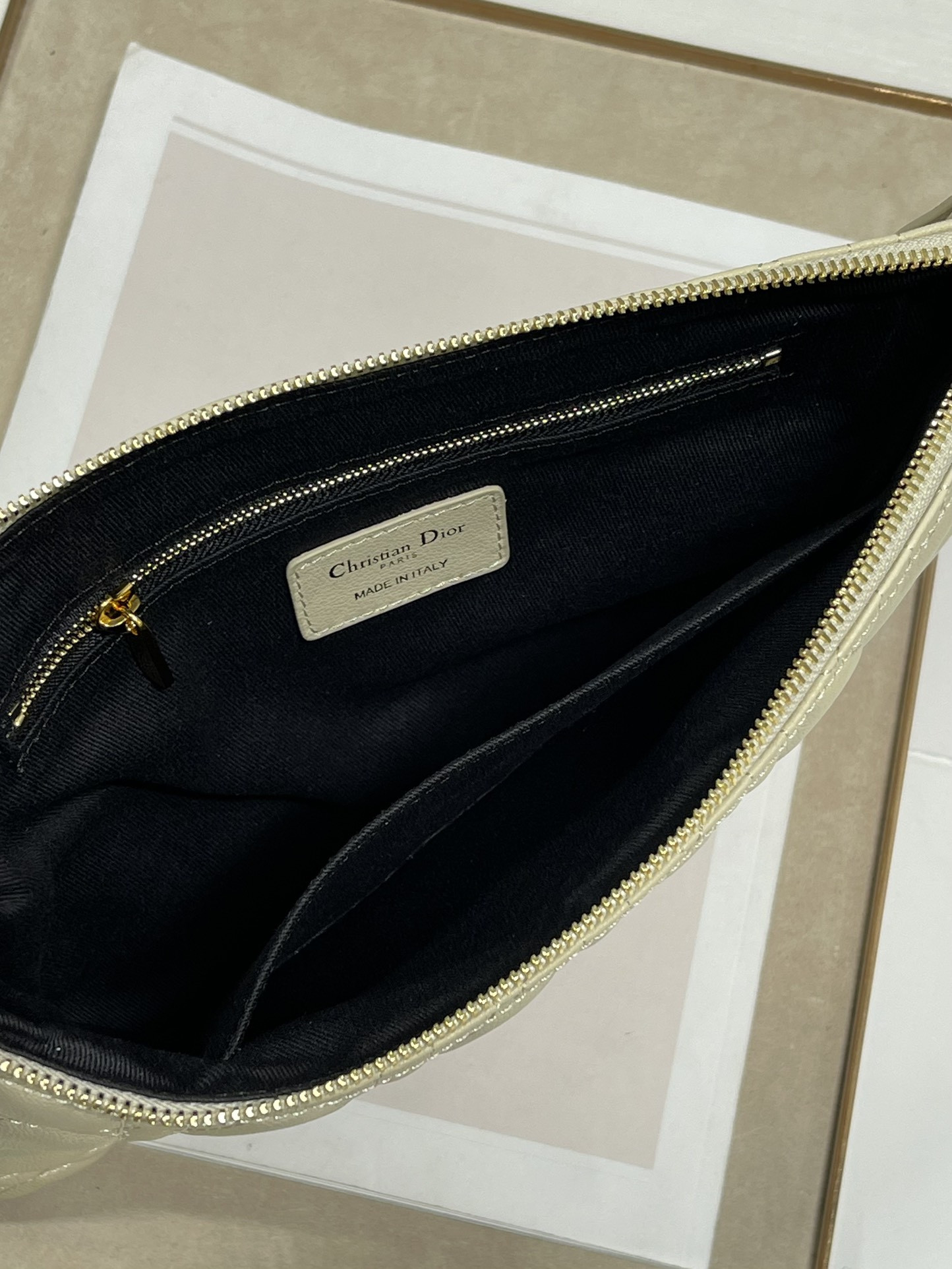 Large D10r Caro Daily Pouch