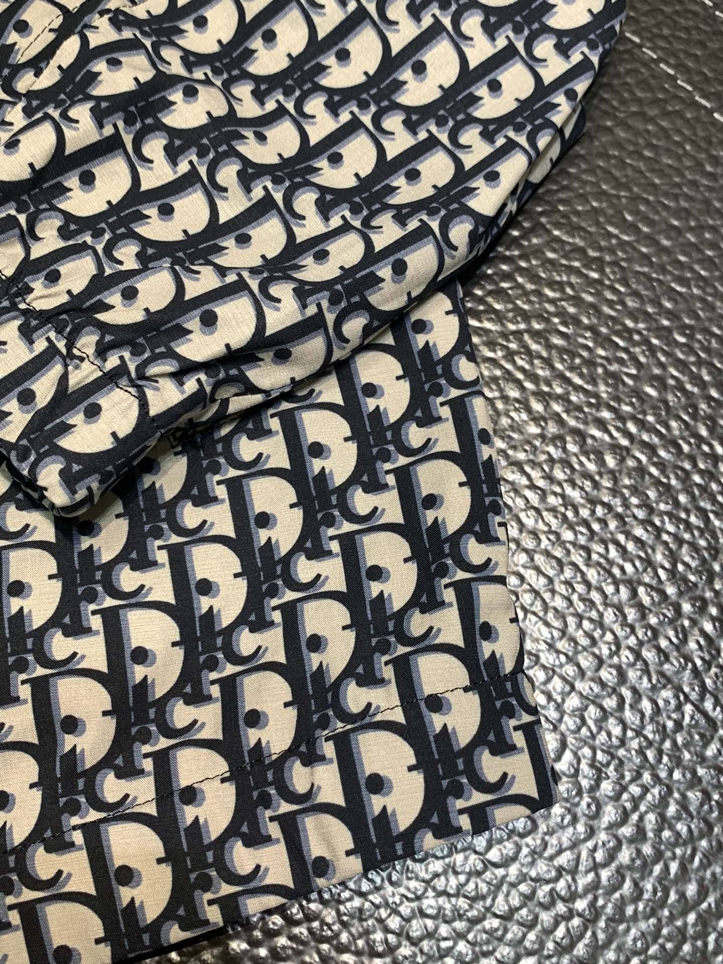 D10r hooded windbreaker jacket