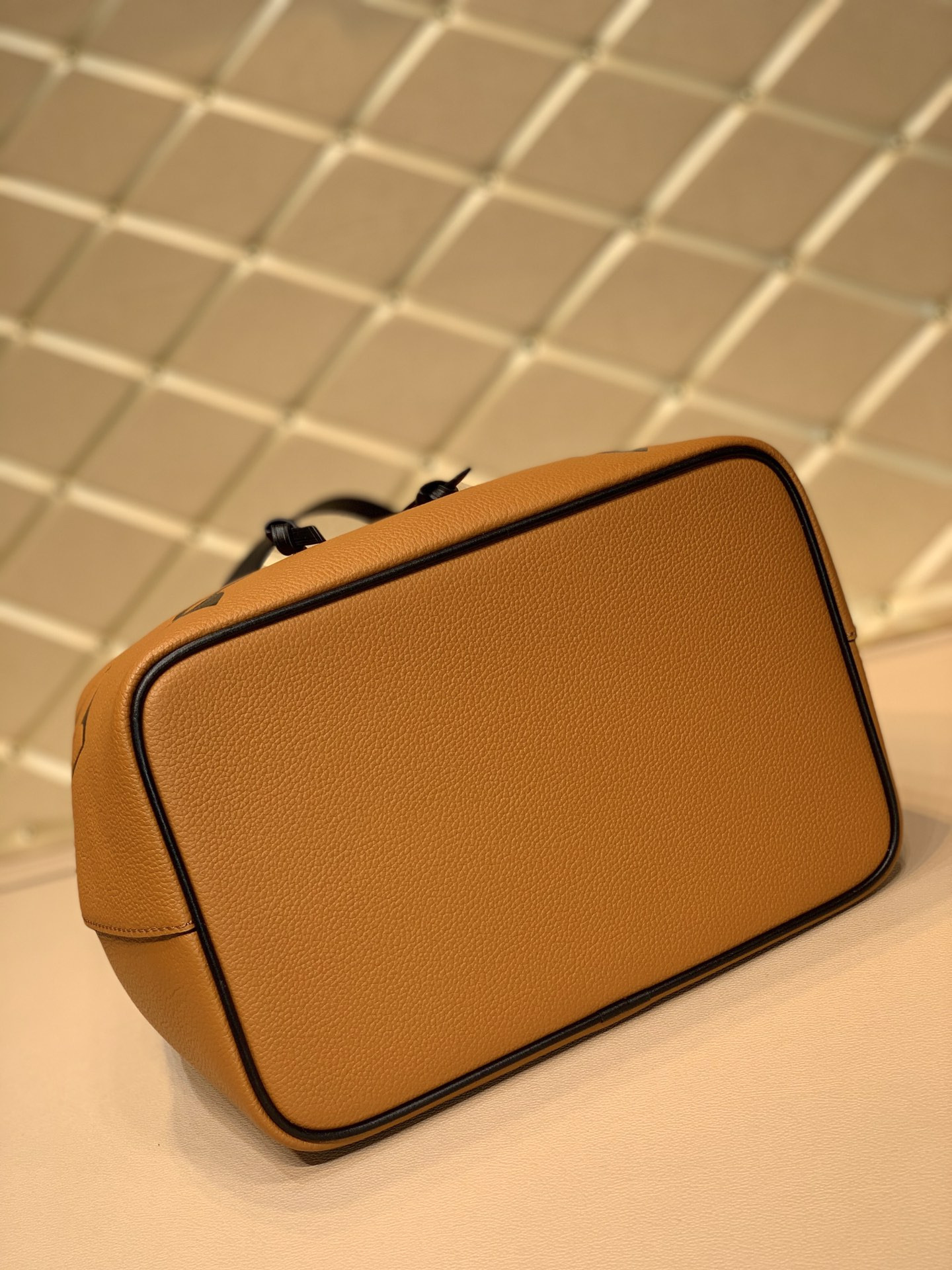 L0vis Vvtt0n Néonoé Bag