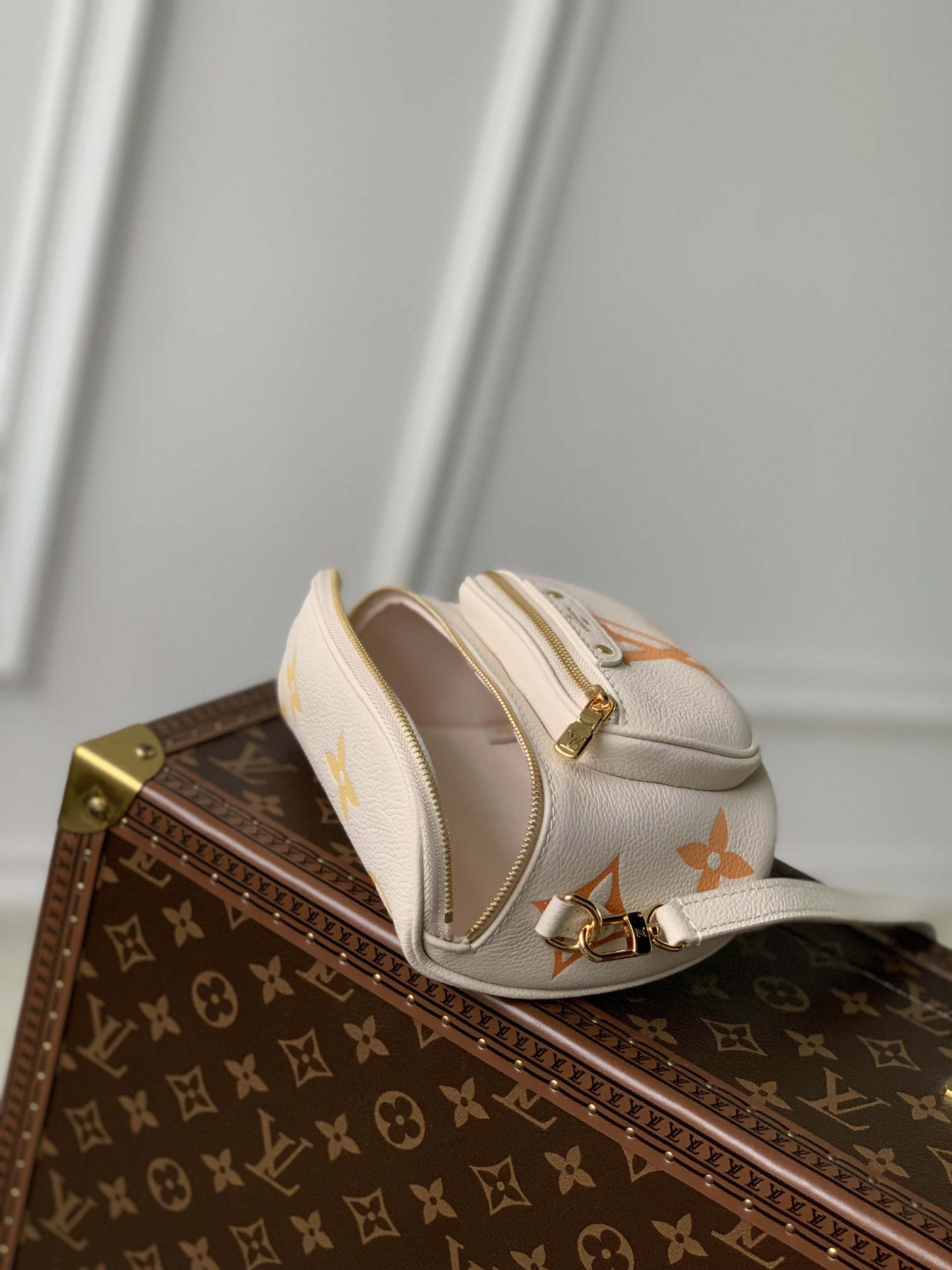 L0vis Vvtt0n Bumbag Bag