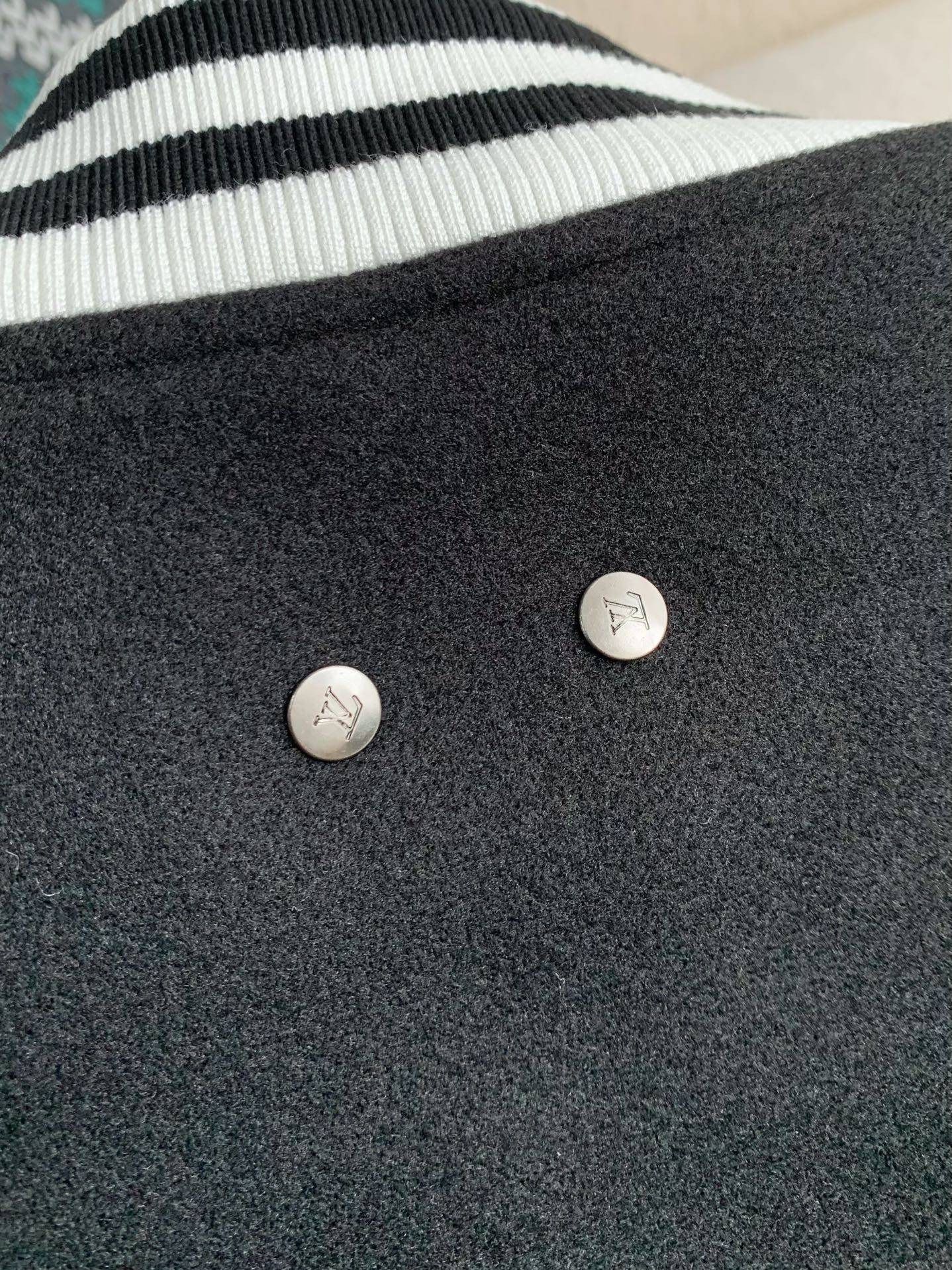 L0vis Vvtt0n  Jackets