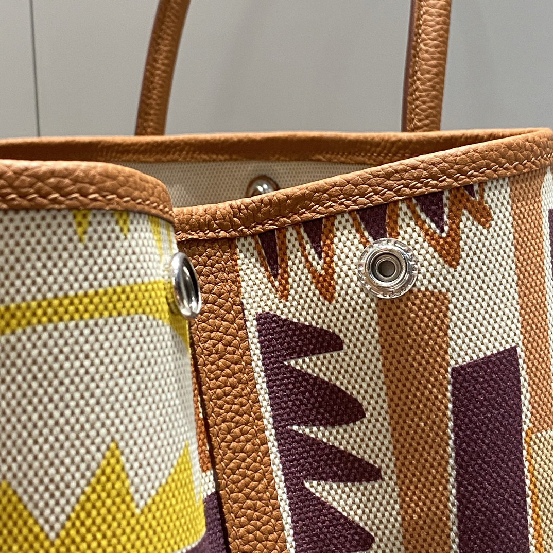 H**me5 painted graffiti French fjord imported original cowhide wax thread sewing master craft painted canvas 36*30cm