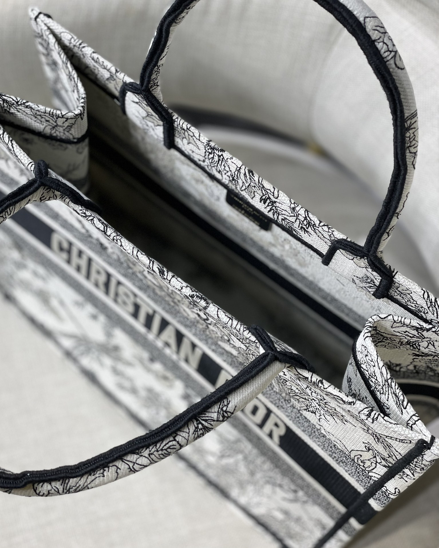 Medium D10r Book Tote