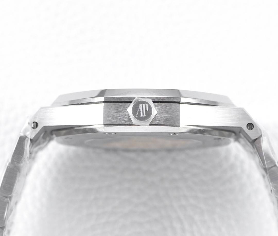 Audemars P1g*et Royal Oak 15400 Series Men