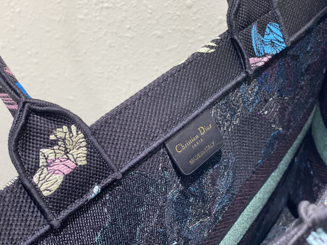 Large D10r Book Tote