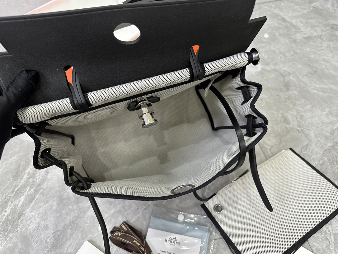 H**me5 limited edition color matching Herbag Size: 31cm