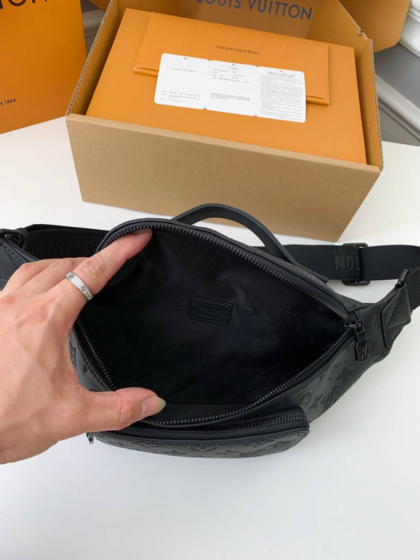 New L*V RUSH waist bag M47058 Size: 30*15*8cm