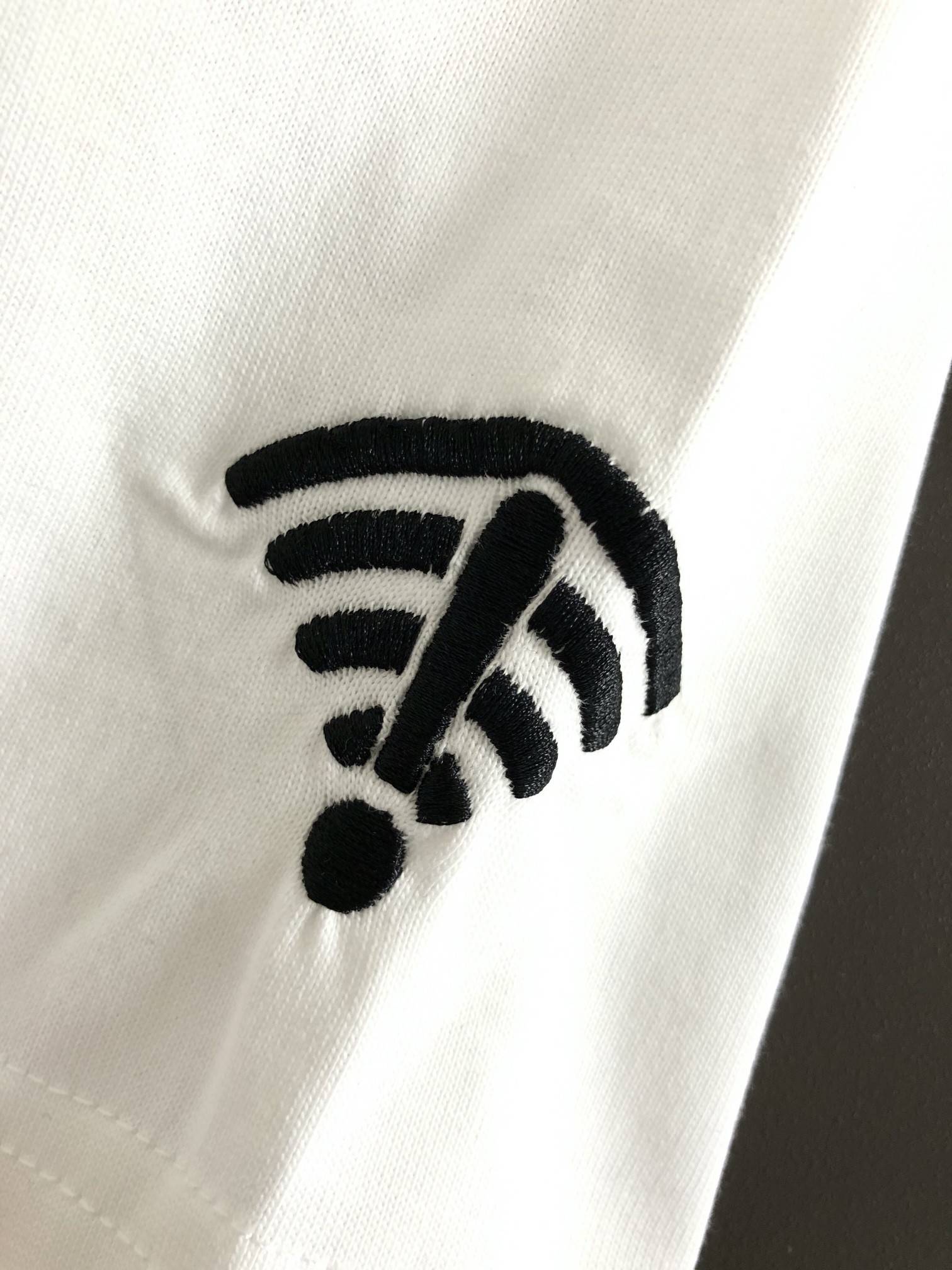 Ba1en*iaga Green laser logo embroidered T-SHIRT with letters