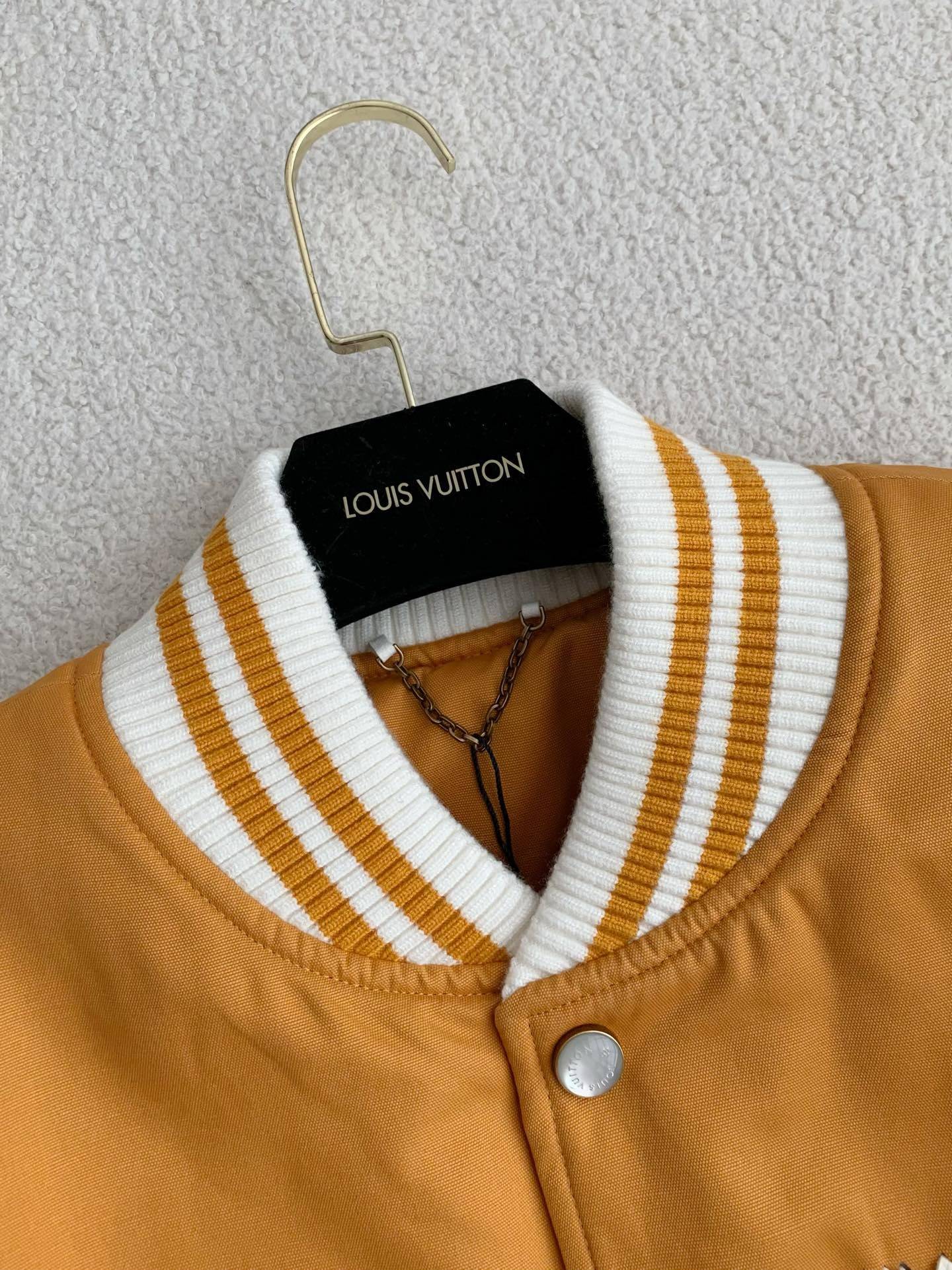 L0vis Vvtt0n  Jackets