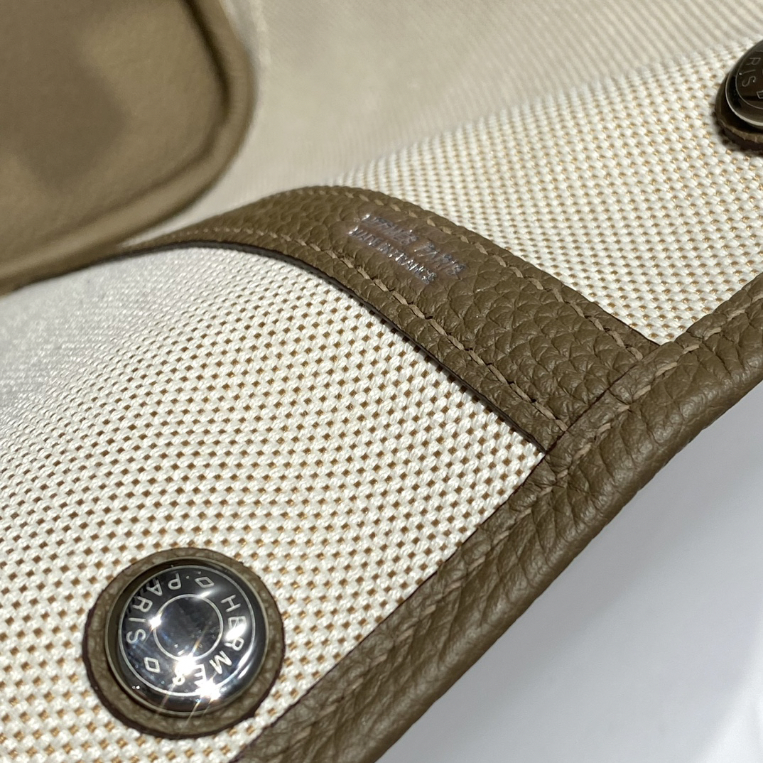 H**me5 painted graffiti French fjord imported original cowhide wax thread sewing master craft painted canvas 36*30cm